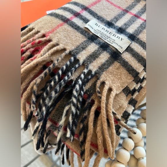 BURBERRY Novacheck Unisex Scarf in traditional Camel, Black and Red Colorway. - Picture 5 of 10